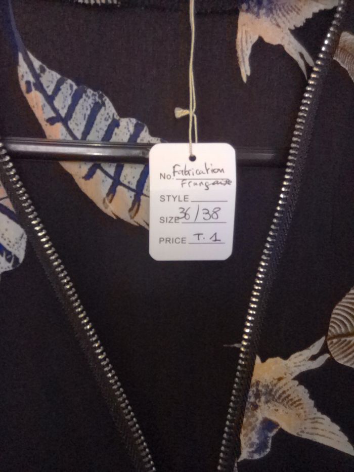 Robe noir avec plume taille 38 neuve avec etiquette - photo numéro 2