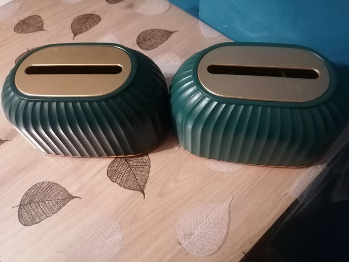 Lot 2 Boîtes à mouchoirs en plastique - photo numéro 2