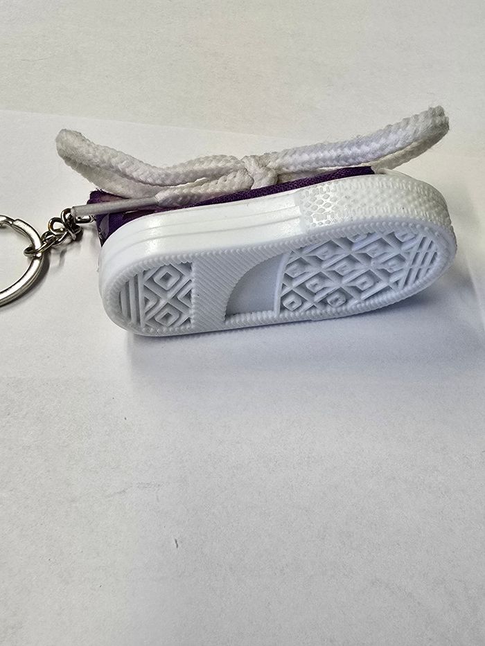 Porte clés chaussures violette - photo numéro 5