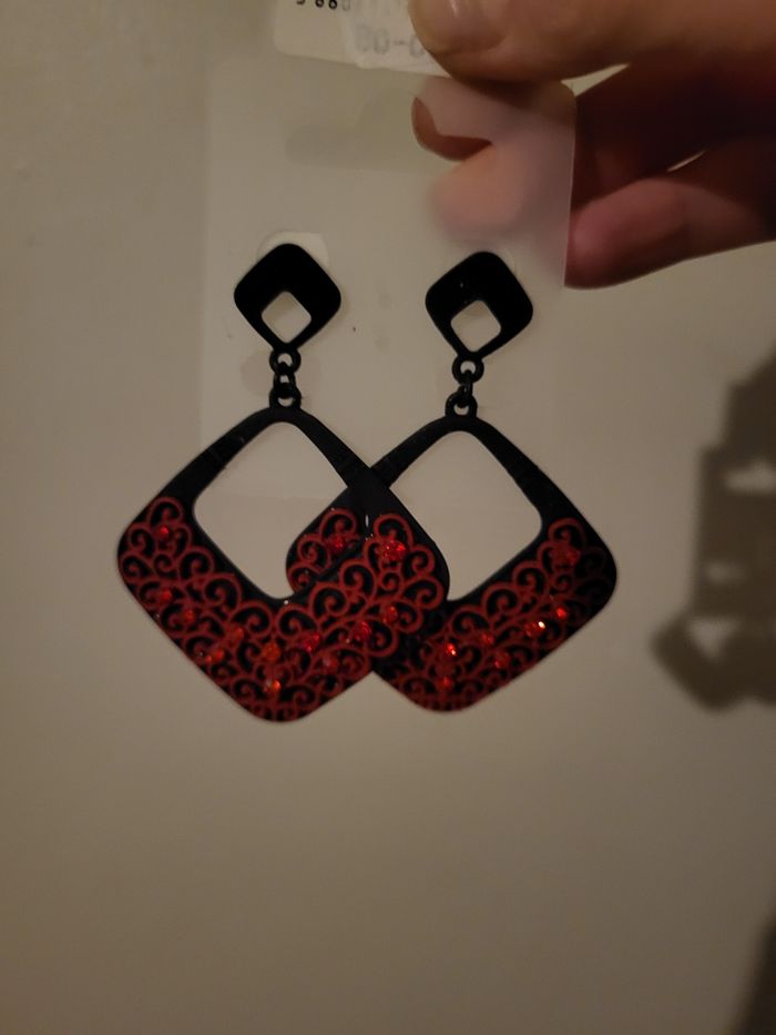 Boucles d'oreilles neuve - photo numéro 2