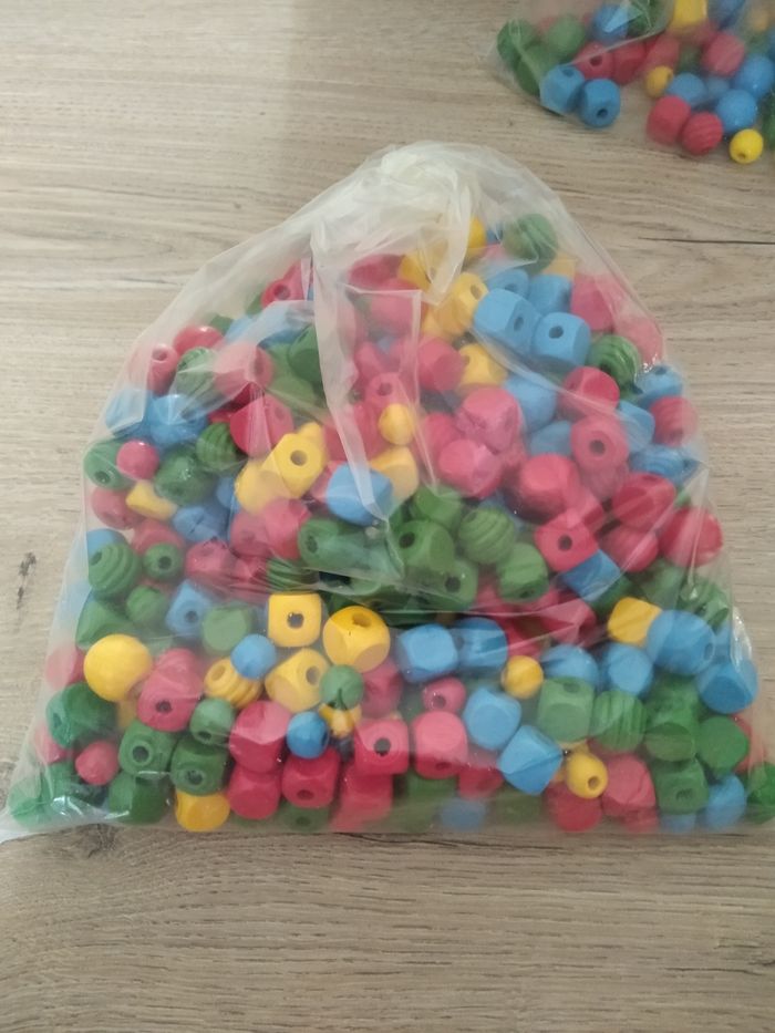 Lot de perles en bois cube