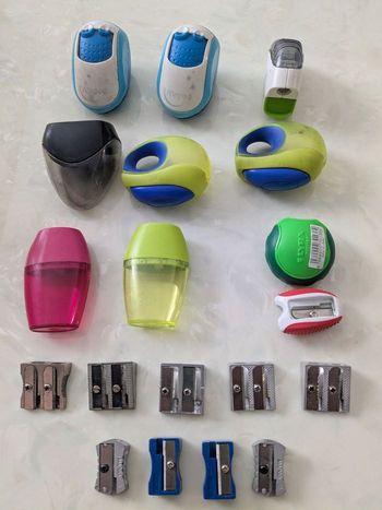 Lot de 19 taille-crayons