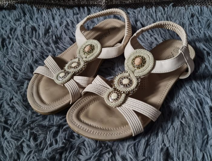 Sandales beige à perles 38