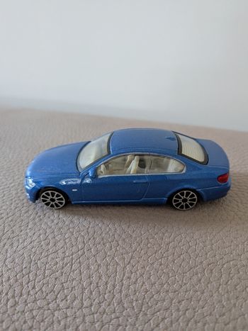 Voiture Bburago BMW 335i