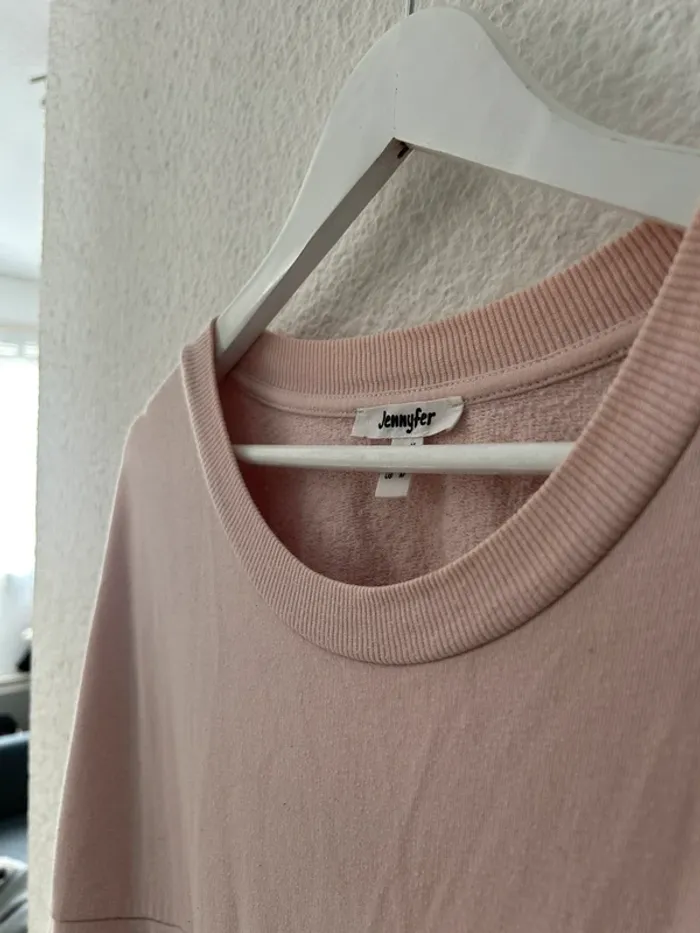 Pull et blanc rose à inscription - photo numéro 3