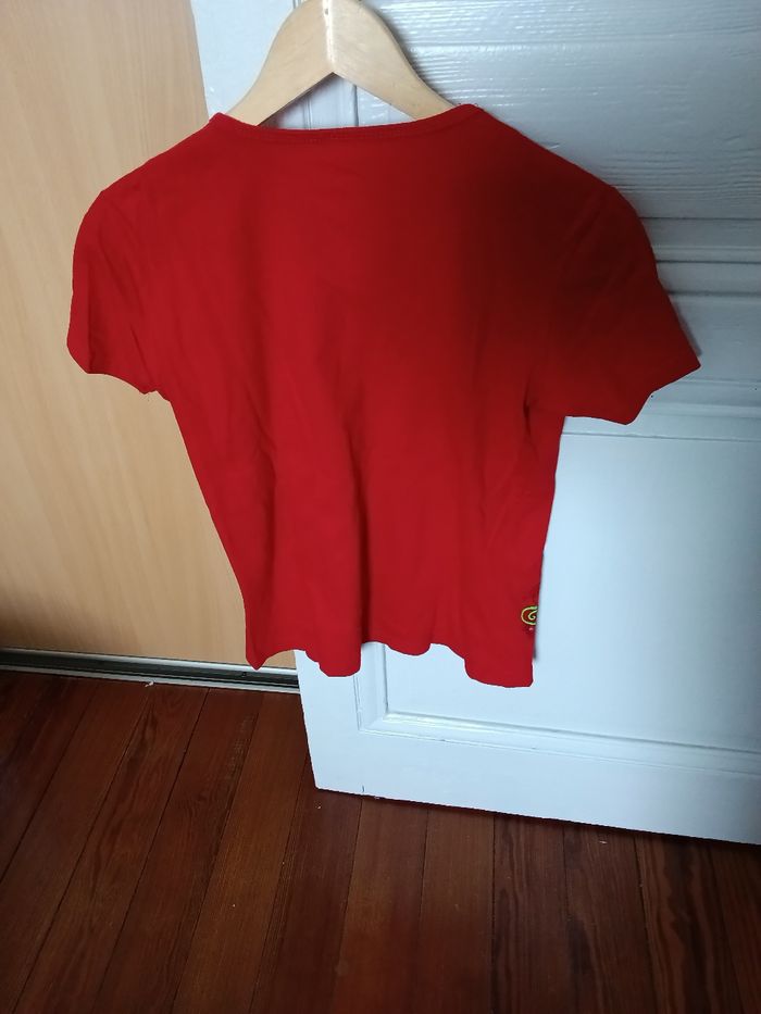 Tee-shirt rouge et multicolore - photo numéro 3