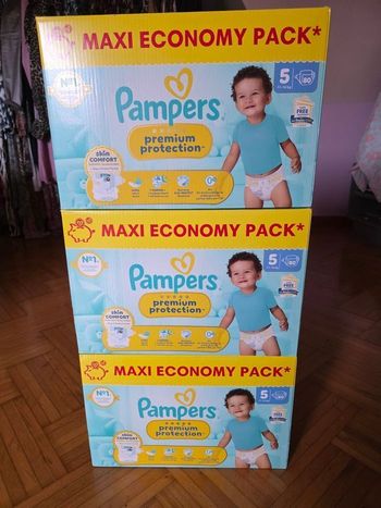 Lot de 3 cartons pampers taille 5 premium protection soit 240 couches