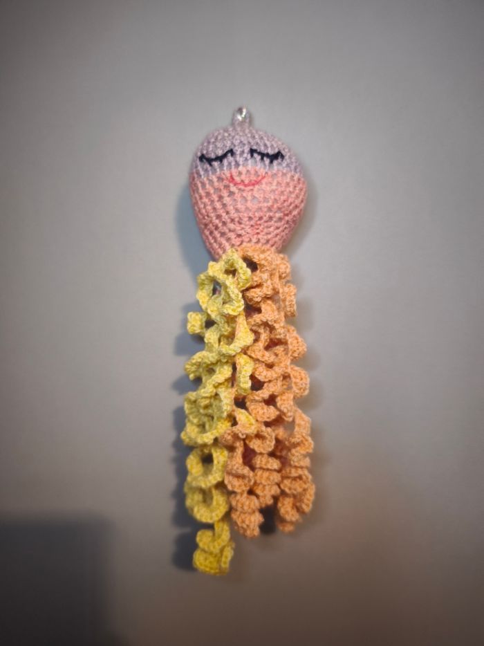 Pieuvre doudou au crochet fait main – apaise et rassure bébé 🌈 - photo numéro 3