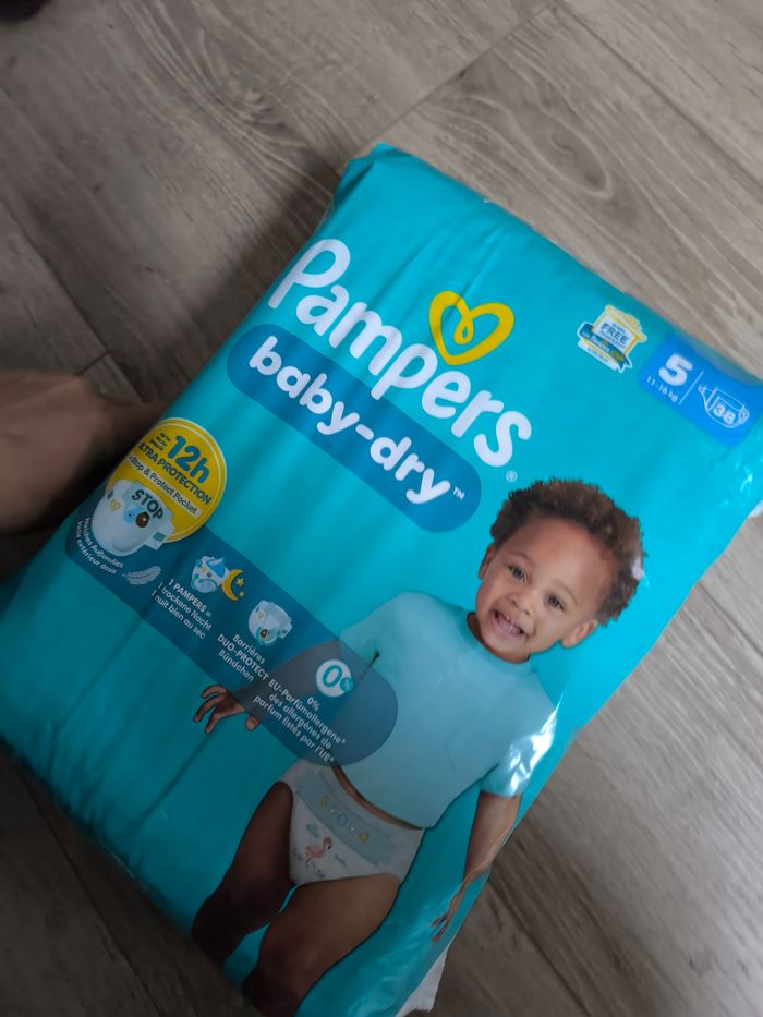 Couches Pampers taille 5