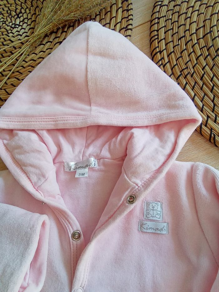 Gilet en velours rose avec capuche Kiabi 3 mois - photo numéro 2
