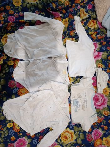 Lot 5 body + 1 bonnet 1 mois