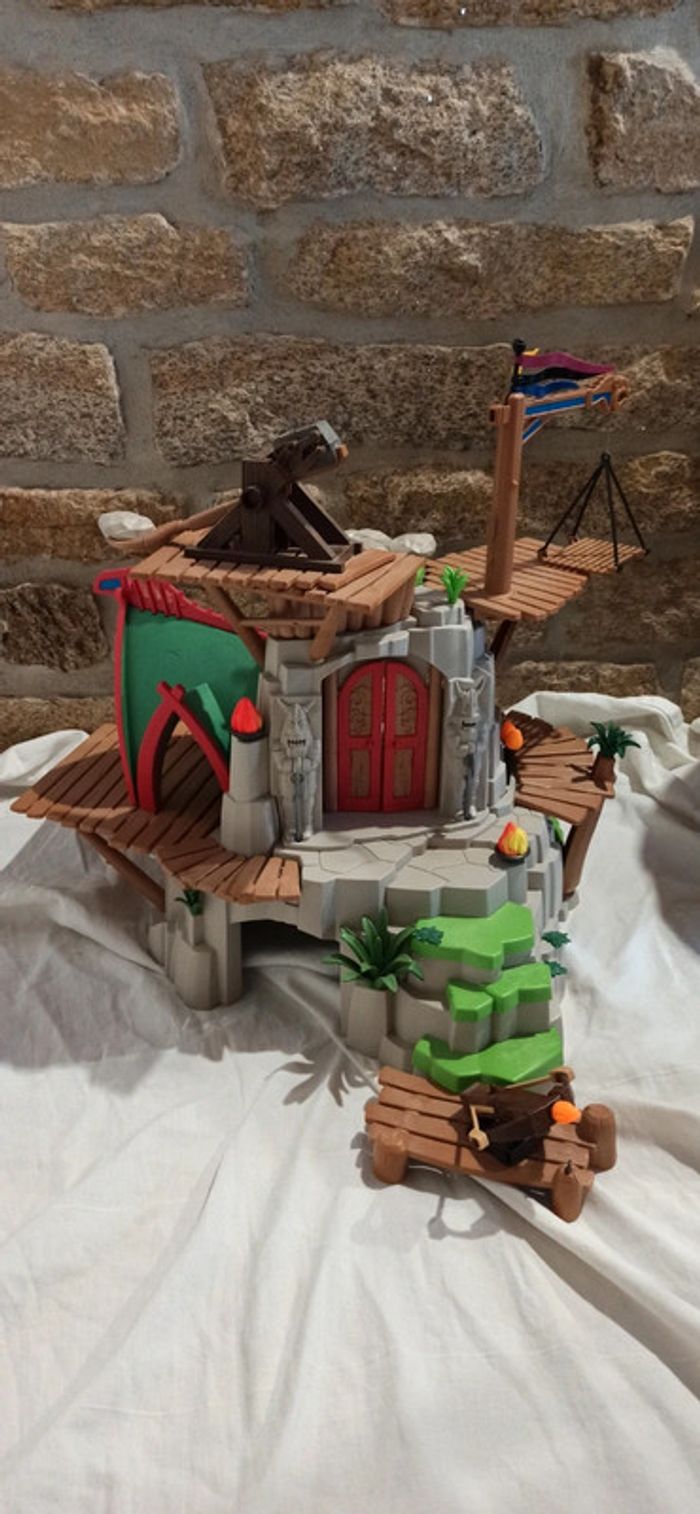 Rocher ile viking de beurk avec armes playmobil