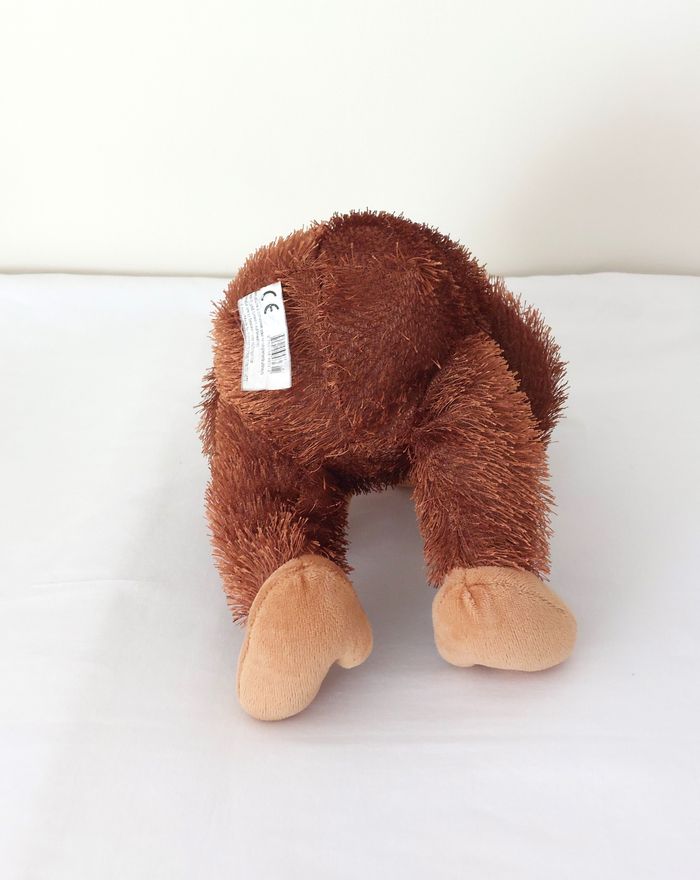 Peluche singe marron beige 24 cm Forest Distribution doudou bisou rouge poil fil - photo numéro 5