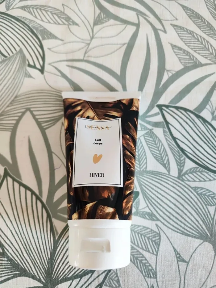 Sensa lait corps hiver 150ml valeur 18€  à utiliser 8 mois après ouverture