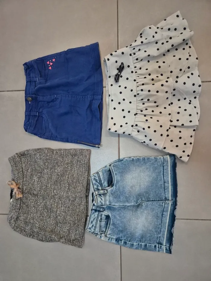 Lot 19 vêtements 6 ans robes jupes pull gilets dpam H&M Gémo - photo numéro 5