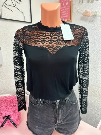 Blouse à manches en dentelle neuve Bershka taille XS