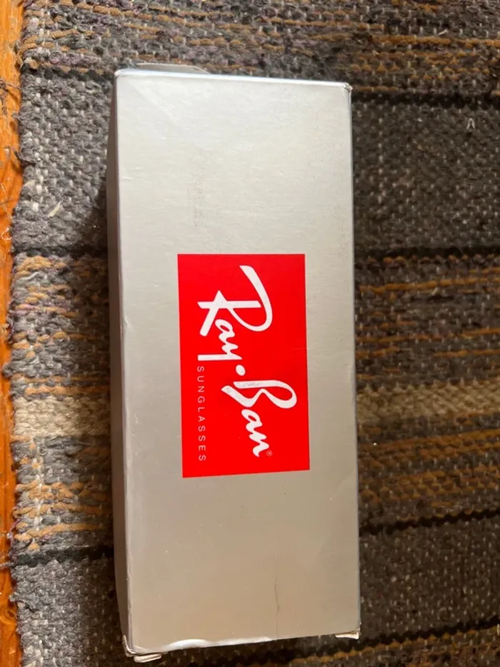 Lunettes de soleil officiel Ray-Ban 2025 édition limitée rare