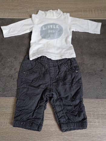 Un pantalon et tee shirt manche longue col roulé