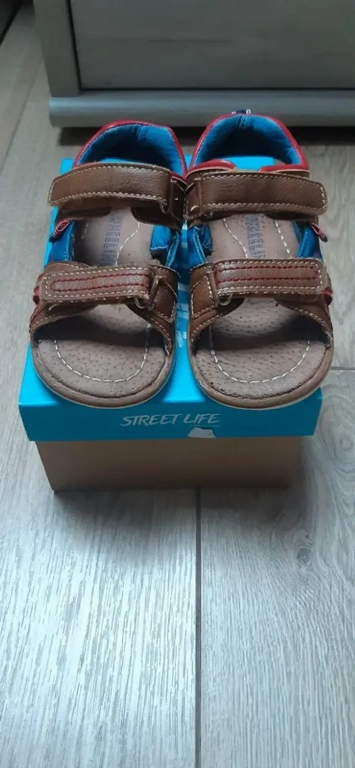 Chaussures sandales / nu-pieds pointure 26