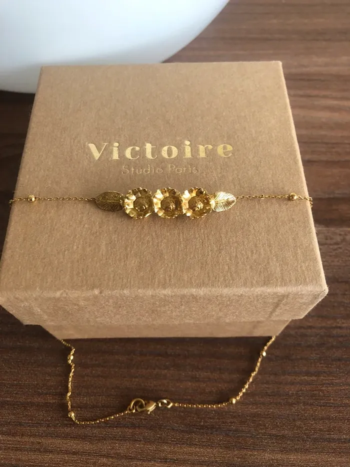 Collier or fleur Studio Victoire Paris