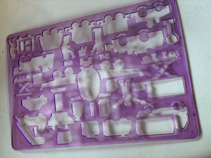 Pochoir à dessins en plastique - photo numéro 4