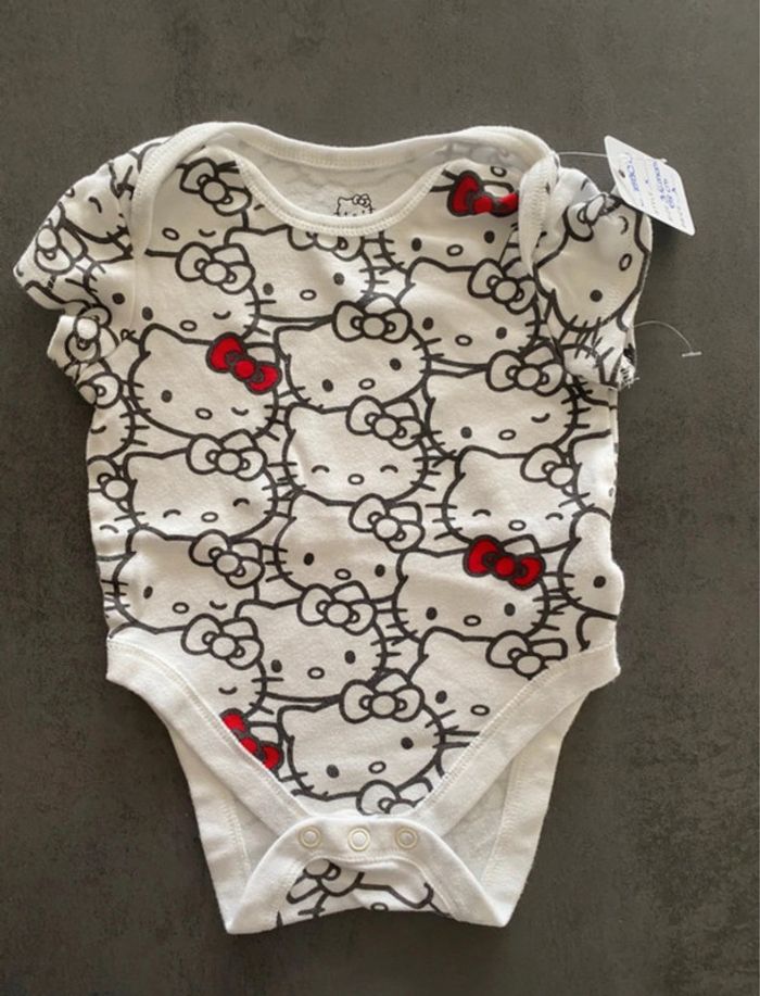 Bodie blanc Hello Kitty Primark 3-6 mois/68 cm [ref.78B070]
