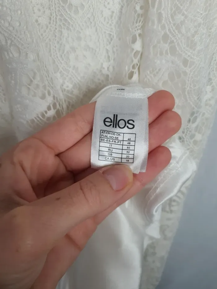 Robe blanche en dentelle - photo numéro 4