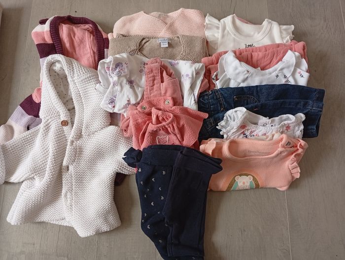 Lot de vêtements taille naissance et 1 mois - photo numéro 4