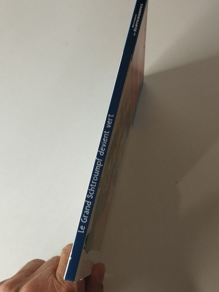 Livre le grand Schtrooumpf devient vert - photo numéro 3