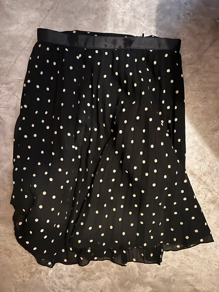 Jupe à pois plissée