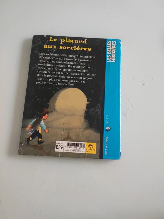Livre Le placard aux sorcières - photo numéro 2