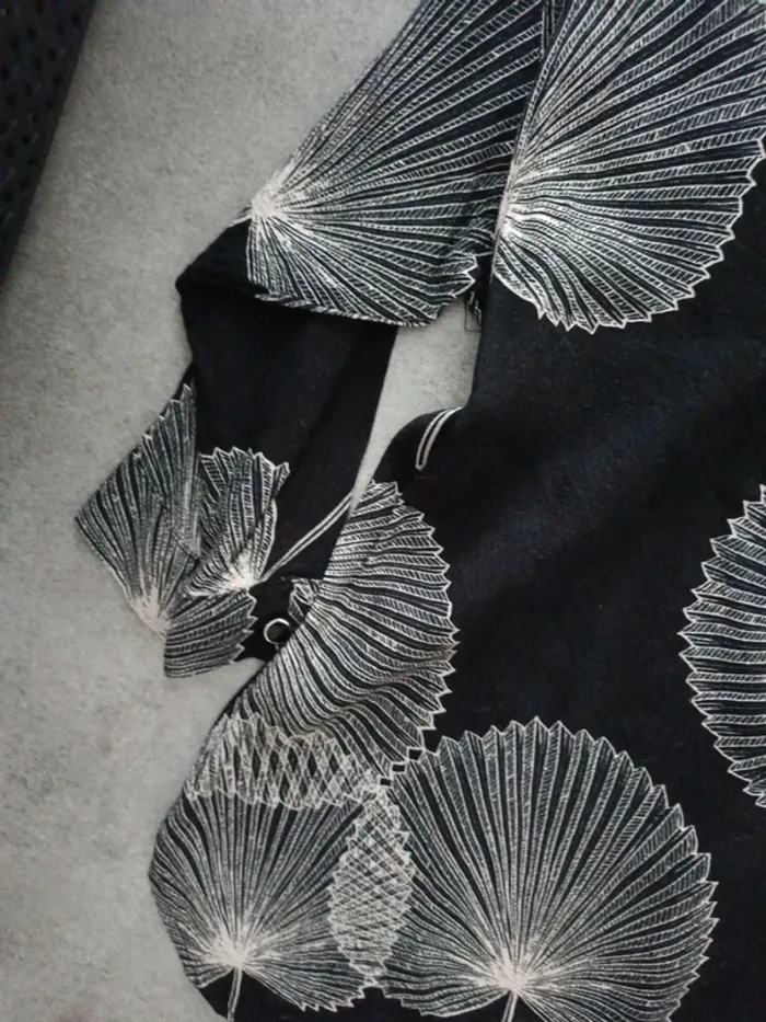 Chemise manches trois quarts esprit 40 noir motifs feuilles beiges - photo numéro 3