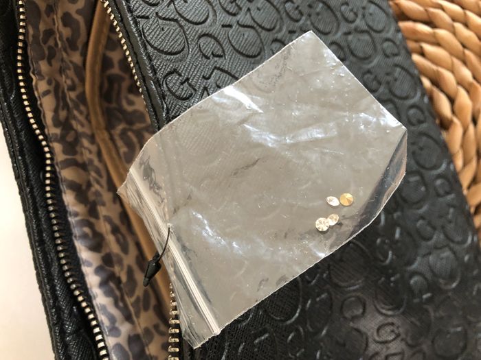 Sac épaule GUESS, noir, en parfait état, jamais porté - photo numéro 4