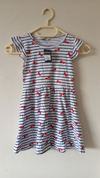 Robe neuve primark4/5 ans