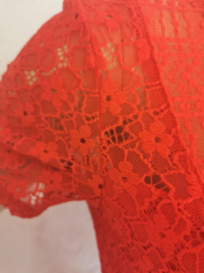 Robe dentelle rouge. Taille 36 - photo numéro 4