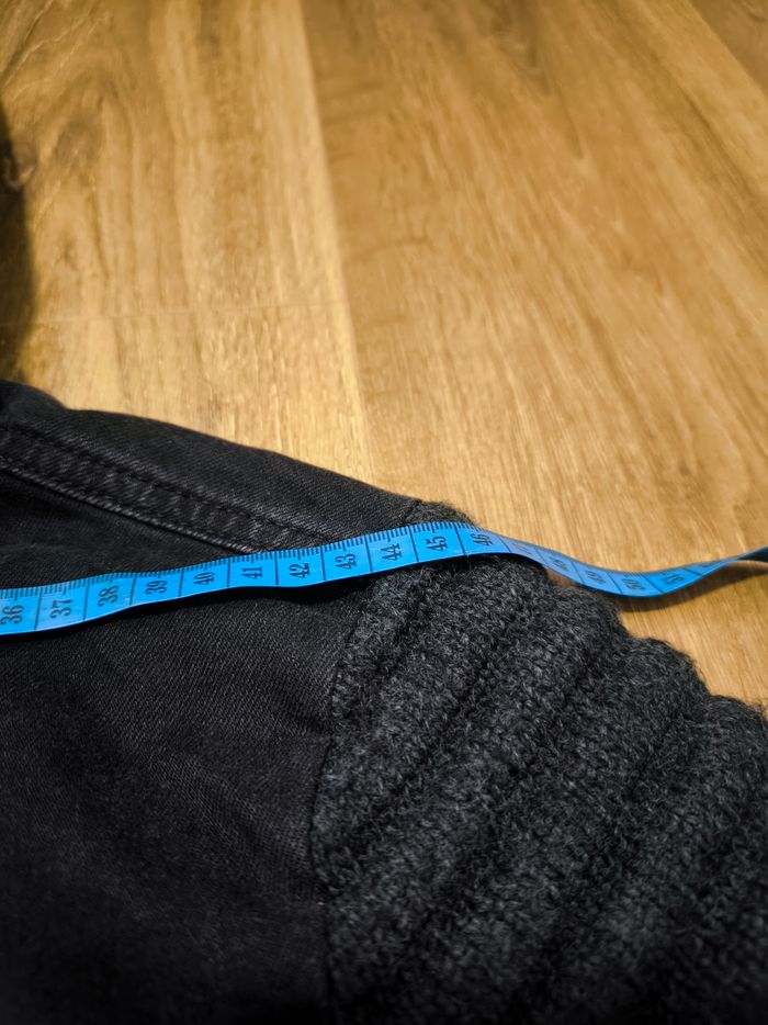 Veste jeans noir a capuche,mache petites mailles, taille L, très bon état - photo numéro 7