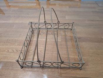 Distributeur / porte serviette en métal avec anse