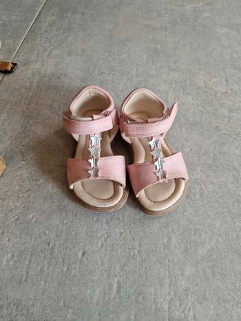 Nu pieds bebe fille