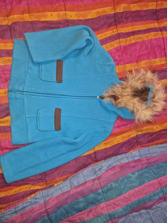 Tres jolie veste polaire moumoute et strass - photo numéro 2