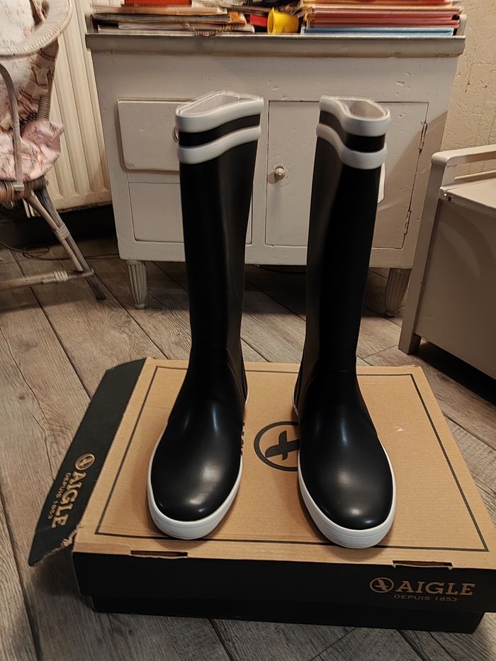 Bottes de pluie AIGLE taille 35 modèle goéland marine et blanc - photo numéro 2