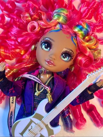 Carmen Rainbow High 