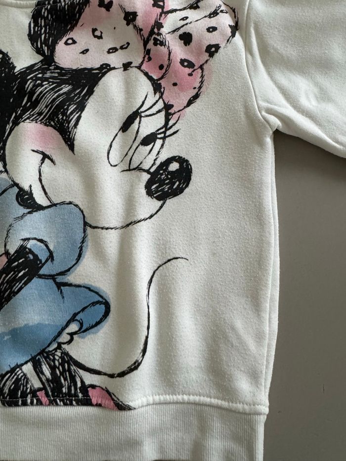 Pull Minnie. Imprimés recto et verso. 5-6 ans. primark. - photo numéro 3