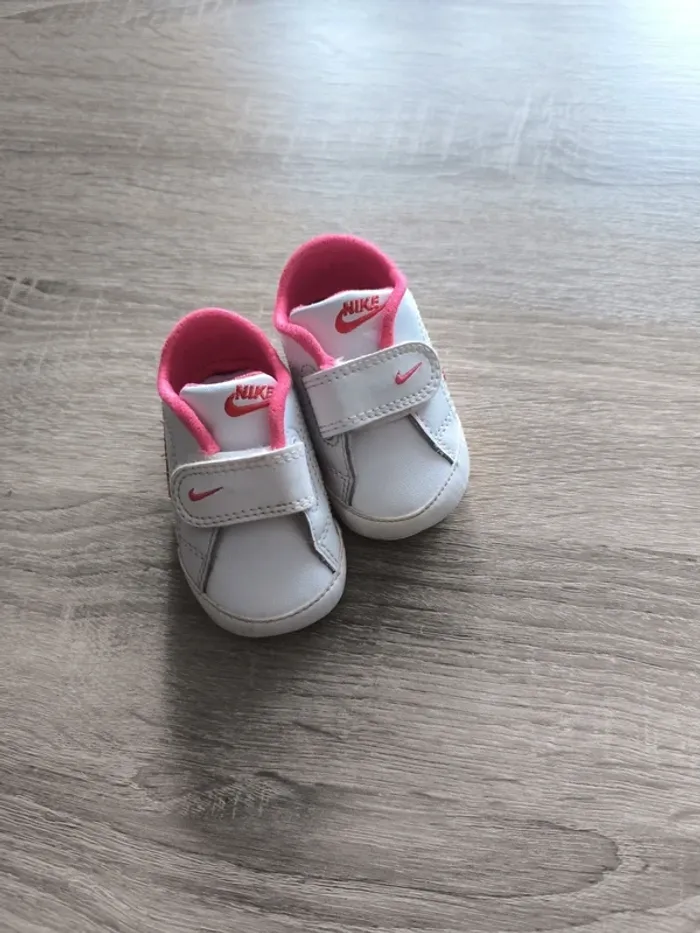 Baskets scratch Nike bébé taille 16 - photo numéro 9