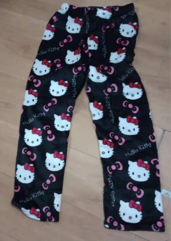 Pantalon pyjama Hello Kitty 🎀 Neuf – jamais porté - photo numéro 3