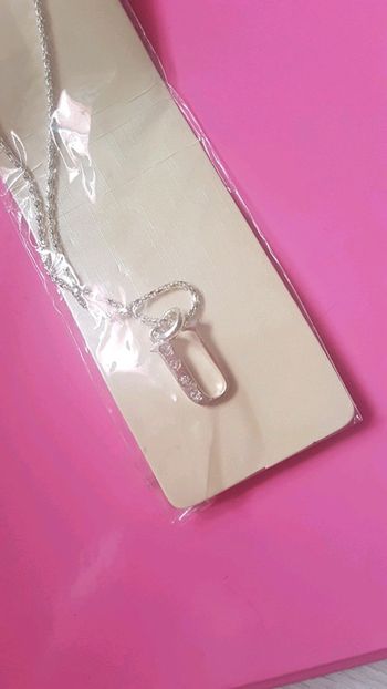 Collier lettre U