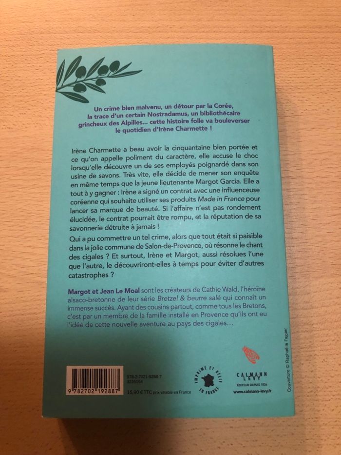 Livre broché Cosy Mystery « Lavande, savons et calissons » - photo numéro 2