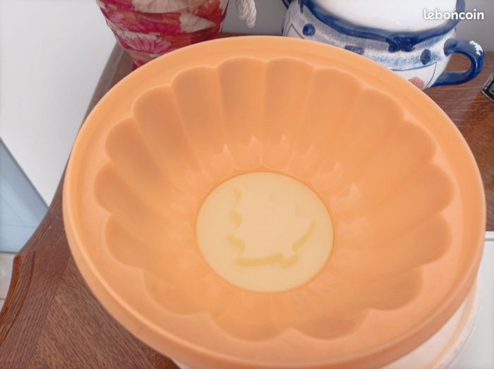 Lot 2 moules Tupperware - photo numéro 2