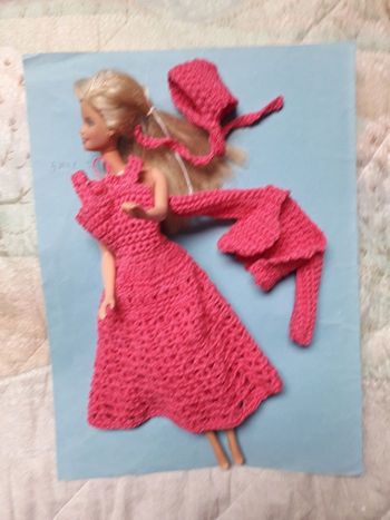 Poupée Barbie habillée de neuf