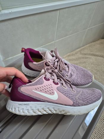Baskets Nike taille 37,5