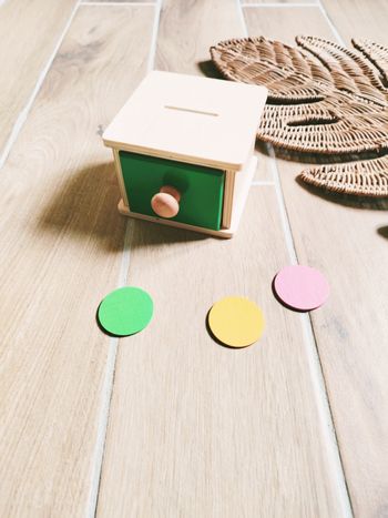 🔴 Boîte de notion de permanence en bois avec jetons à insérer